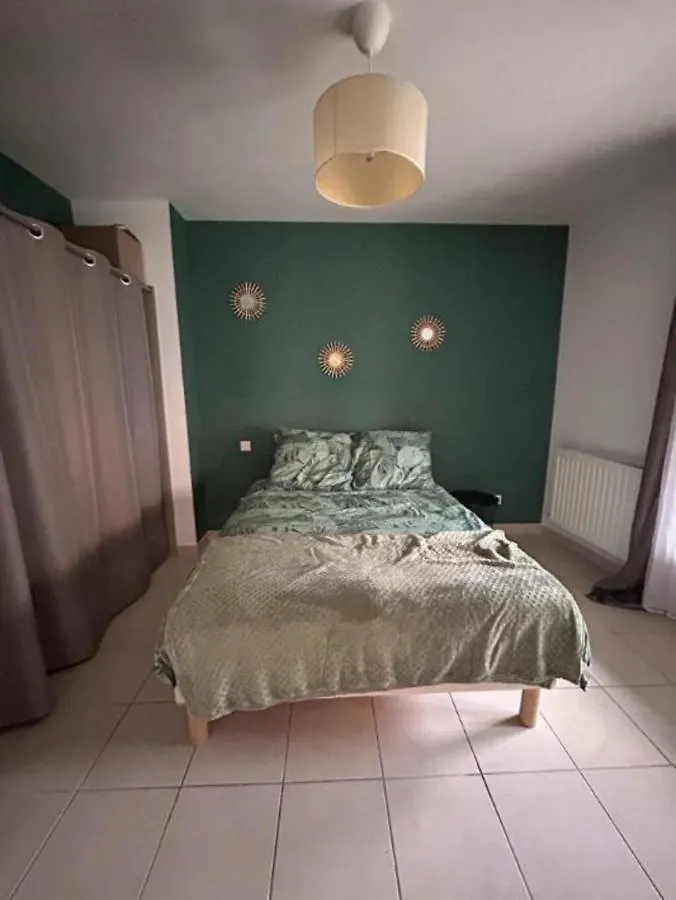 Charmant Appartement 2 Ch Nyons-Centre Ville 0*, ニヨン