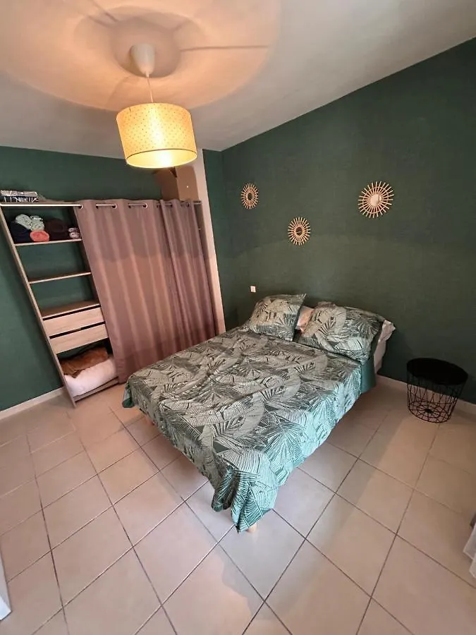 Charmant Appartement 2 Ch Nyons-Centre Ville 0*, ニヨン
